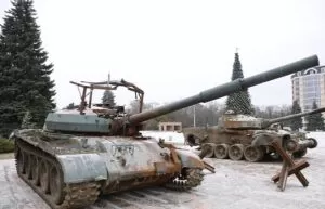 Російський розбитий старий танк