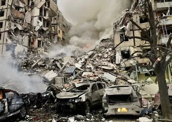 80 працівників ДСНС розбирають завали у Дніпрі