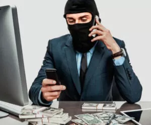 хулігани видурили гроші по телефону