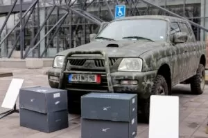 Автомобіль та старлінки