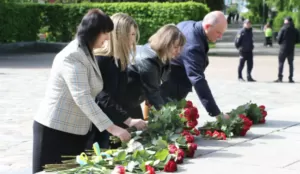 Заступники міського голови урочисто поклали квіти