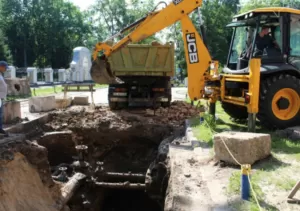 Прорив мережі водоведення на вулиці Козака ремонтуватимуть довго