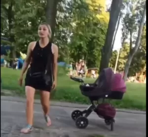 В Полтаві у Павленківському парку жінка накинулася на дівчат з лайкою та бійкою