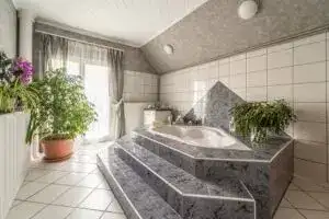 5 речей, яким немає місця у сучасній ванній кімнаті