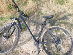 У Полтаві наркоман відібрав велосипед у підлітка: його затримали, власність повернули хлопчику