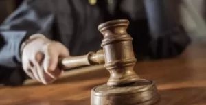 За систематичне фізичне знущання над матір'ю житель Полтавщини отримав 5 років за ґратами