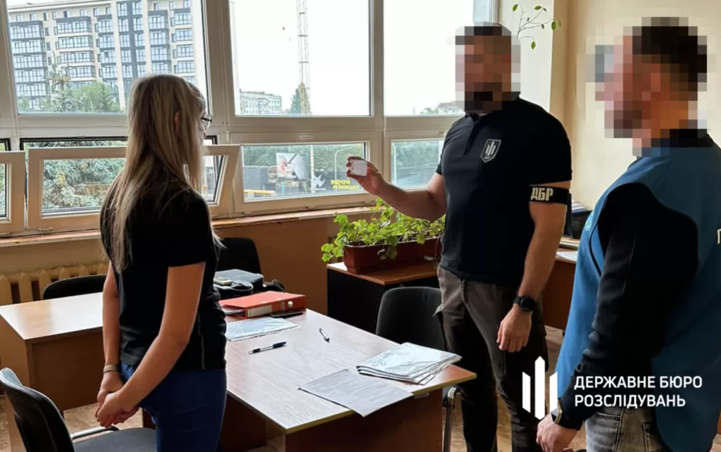 У Полтаві ДБР викрило керівників Полтавської обласної податкової, які допомагали підприємцям ухилятися від сплати податків