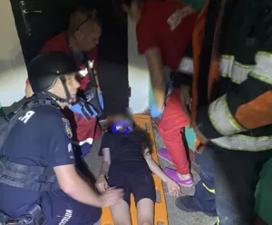 На Полтавщині рятівники зняли з козирка балкона 9 поверху 13 річну дівчинку