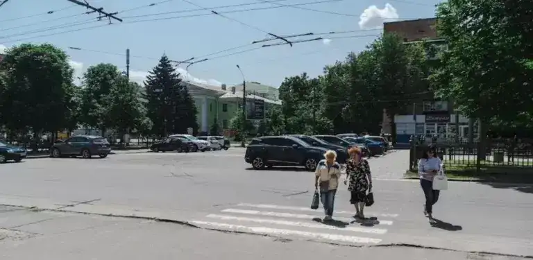В Полтаві вирішили приділити увагу людям з інвалідністю та велосипедистам: в центрі міста для них облаштують паркувальні місця