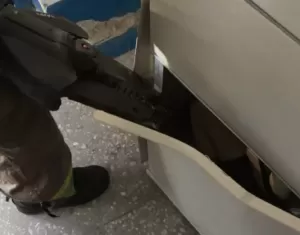 В Полтаві рятувальники ДСНС дістали хлопця з поштомата