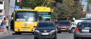 У День Пам'яті захисників України в Полтаві вирішили збільшити кількість муніципального транспорту, що їздить до кладовищ