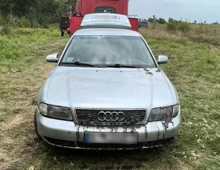 Рятівники на Полтавщині дістали з річки Сула потопельника та його автівку