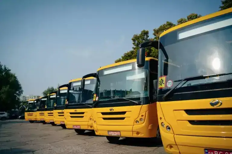 Школи Полтавщини отримали першу партію шкільних автобусів
