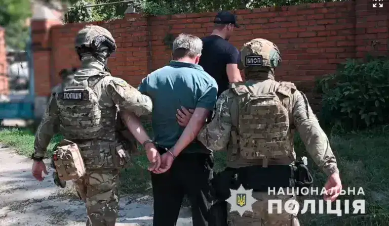 На Полтавщині затримали чоловіка, який намагався замовити вбивство хатньої робітниці свого батька