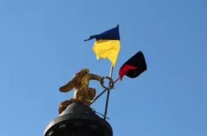 У Полтаві оновили Монумент слави: 14 жовтня відбулася заміна прапорів