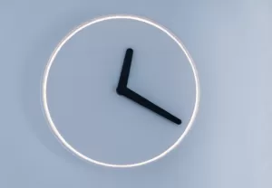 Переводимо годинник на зимовий час: чи потрібно це робити в Україні