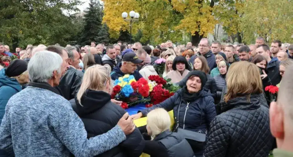 Повернулися додому на щиті: в Полтаві поховали трьох загиблих Героїв