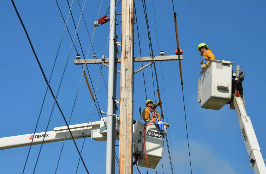 В Полтавській області електрики повністью ліквідували наслідки негоди: всі населені пункти зараз зі світлом
