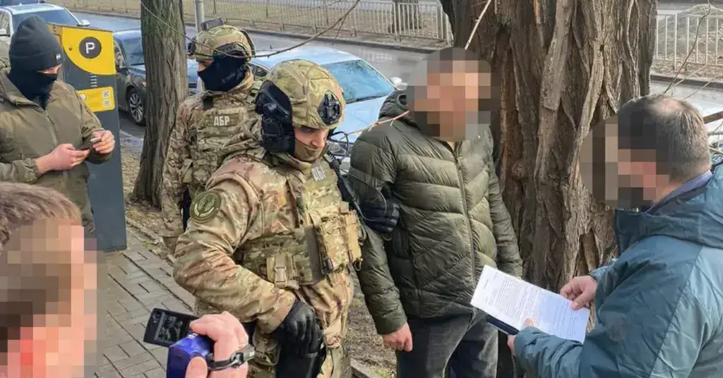 ДБР Полтави затримало офіцера, який розробив шахрайську схему та привласнив 3,5 млн.грн