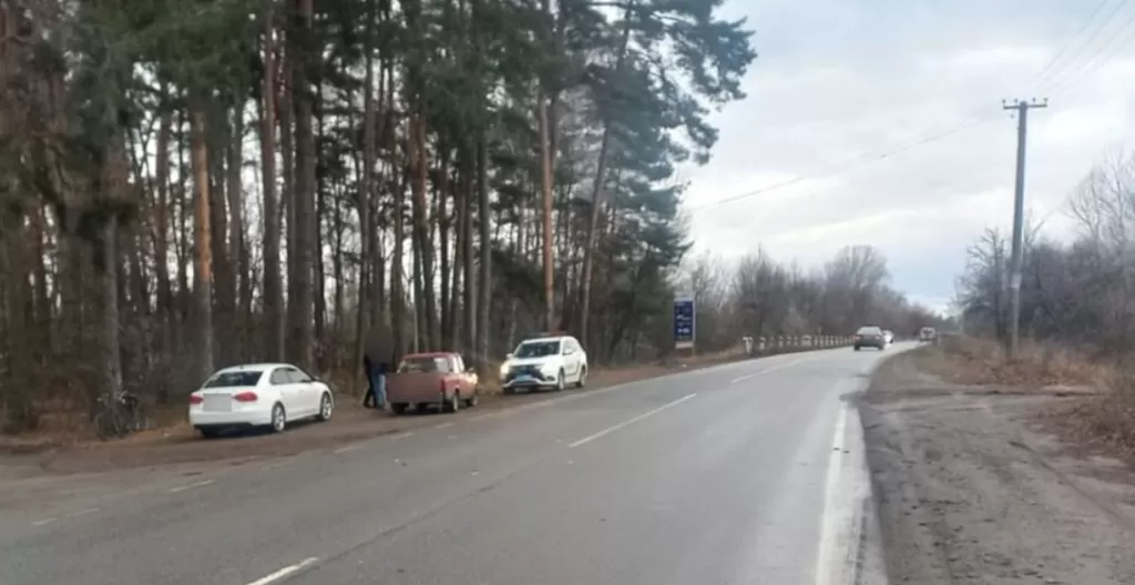 На Полтавщині автівка збила велосипедиста: людина потрапила до лікарні