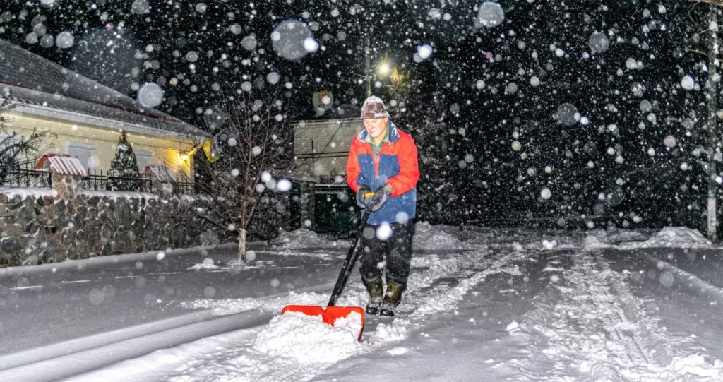 З 7 січня в країні очікують снігові заноси та обмеження руху на головних трасах України