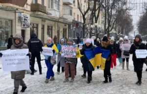Дружини військових сьогодні знову вимагали демобілізацію військових: в Полтаві пройшов черговий пікет