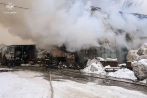 В Полтаві сталася сильна пожежа у нежитловій споруді