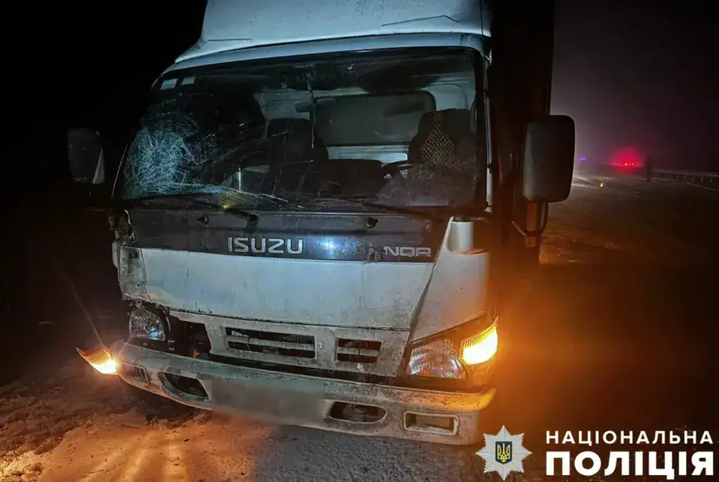 Смертельна ДТП на Полтавщині: вантажівка та автівка збили людину на смерть