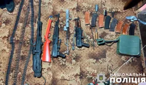 В Полтаві затримали злочинне угруповання, яке збувало наркотики та вогнепальну зброю