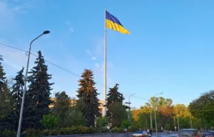 Полтавська міськрада нарешті візьме на баланс найвищий флагшток та прапор на Полтавщині