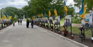 На Полтавщині відкрили ще одну Алею Героїв зі світлинами загиблих бійців
