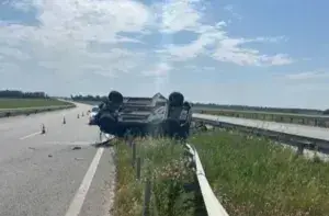 Поблизу Полтави на трасі перекинулася автівка