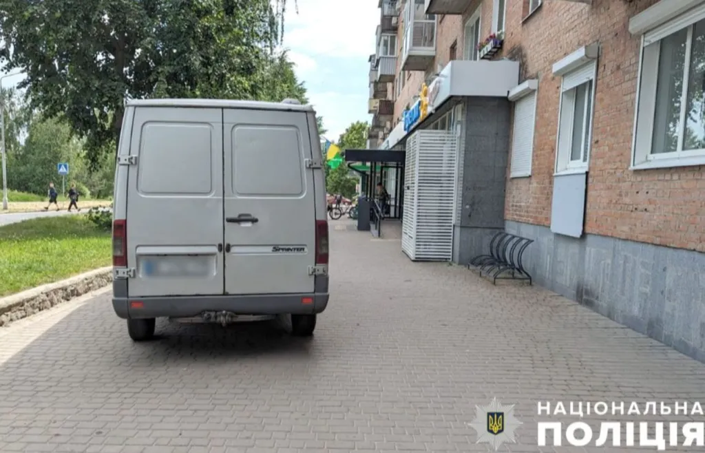 Чергова ДТП в Полтаві: мікроавтобус наїхав на пішохода