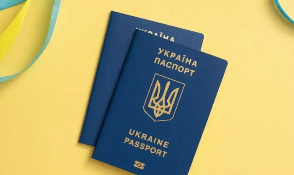 Чому друге громадянство не є підставою для можливості виїхати з України чоловікам