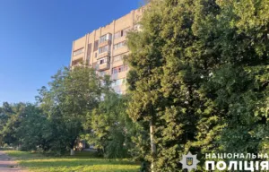 На Полтавщині чоловік випав з вікна на 8 поверсі та вижив
