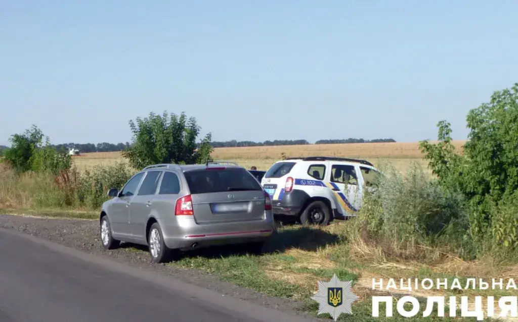 На Полтавщині поліція виявила на узбіччі тіло загиблого чоловіка