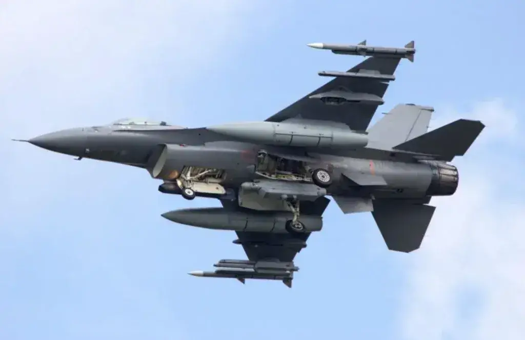 Катастрофа винищувача F-16: Генштаб ЗСУ підтвердив втрату
