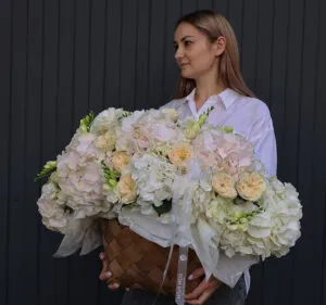 Великий букет квітів: який колір квітів обрати для подарунка?