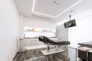 Косметологічні візки: на що звернути увагу при виборі та як вони покращують роботу б'юті-майстра