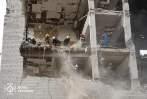 В Полтаві третю добу триває рятувальна операція на місці влучання ракет