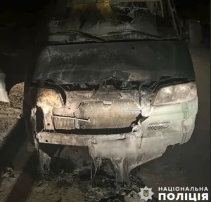 На Полтавщині поліція викрила двох неповнолітніх дівчин, які спалили автівку ЗСУ