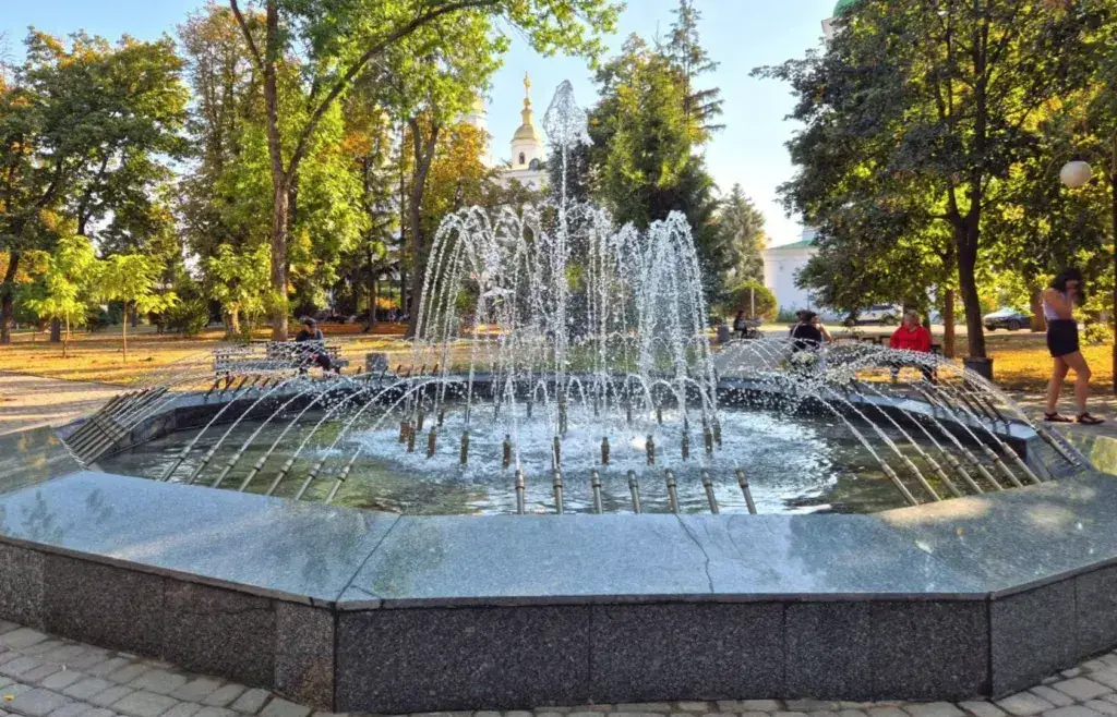 В Полтаві витратили 300 тисяч гривень й запустили фонтан на майдані Соборному