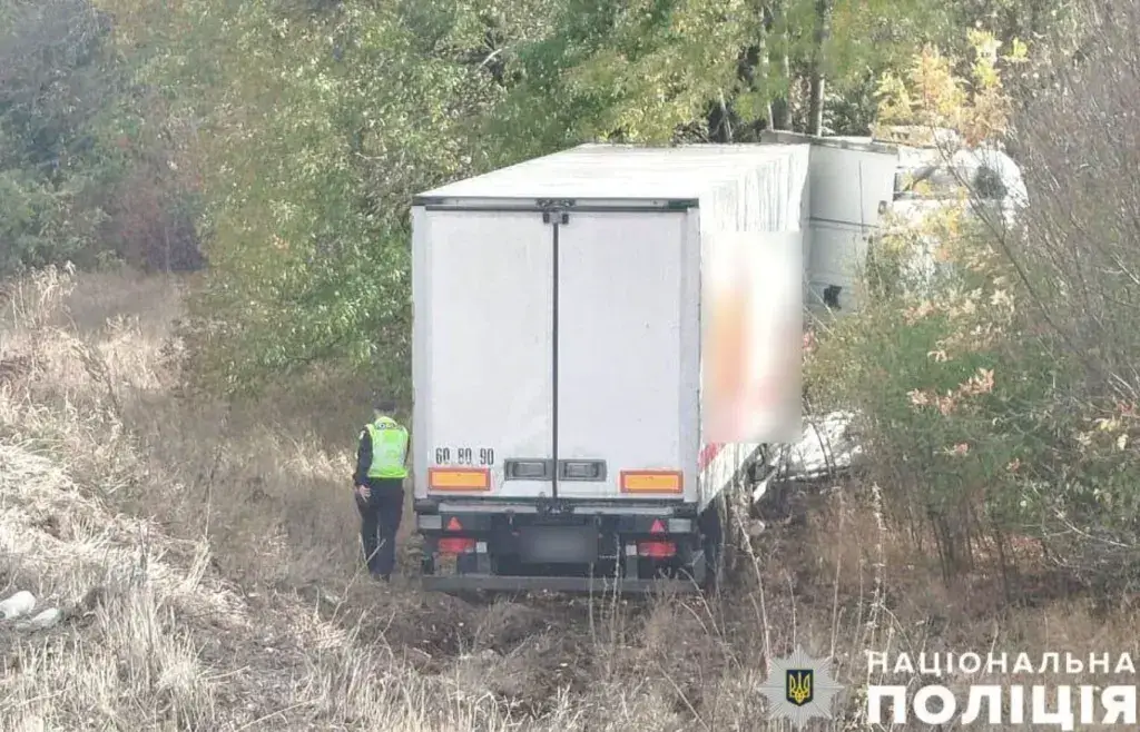 На Полтавщині сталася ДТП за участю вантажівки: постраждало три особи