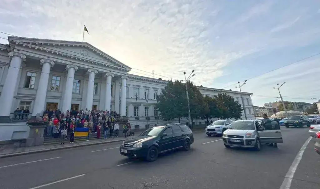 В Полтаві в ТЦ "Київ" та мережі магазинів "TA-DA" оголошуватимуть хвилину мовчання