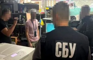 На Полтавщині СБУ викрила злочинну групу, яка підробляла документи для виїзду ухилянтів за кордон