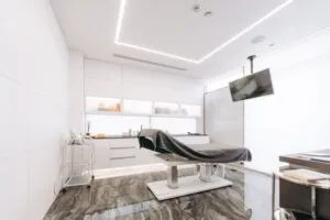 Косметологічні візки: надійний помічник для організації робочого простору