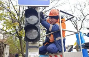 Міськсвітло додатково замовило 17 акумуляторів за 6 млн грн, щоб всі критично важливі світлофори в місті працювали без відключень