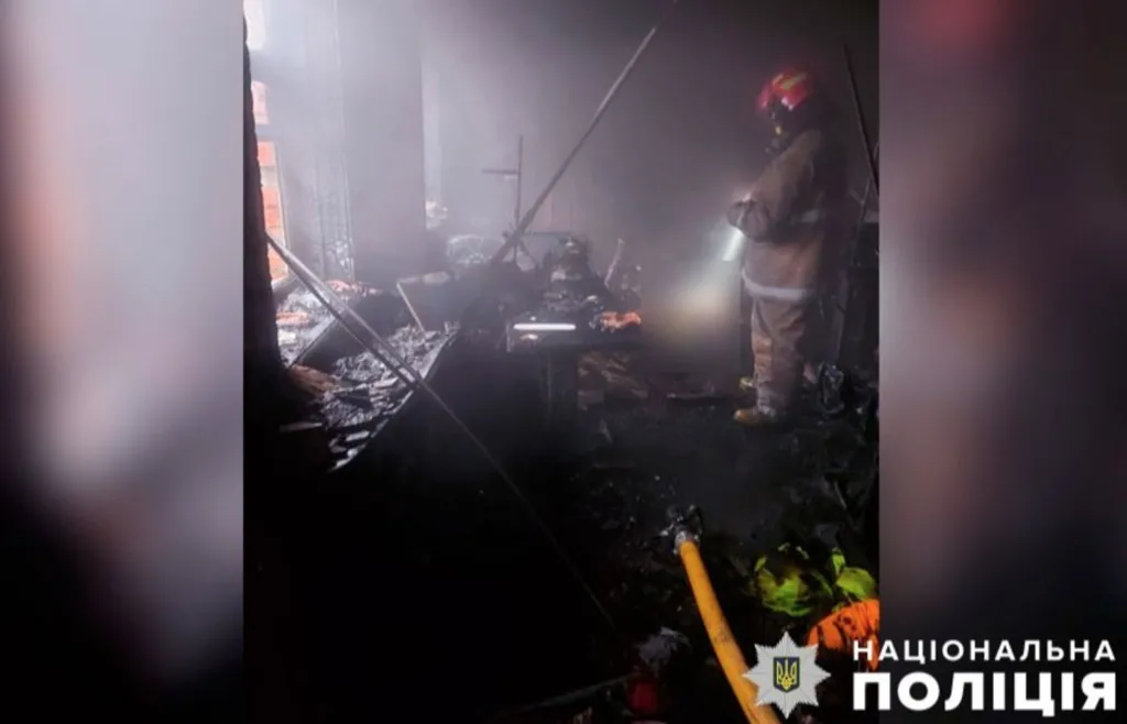 В Полтаві пожежники знайшли труп в будівлі, що палала