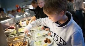 Полтавська міськрада рощедрилася та доповнила перелік школярів, які мають пільги на безоплатне харчування