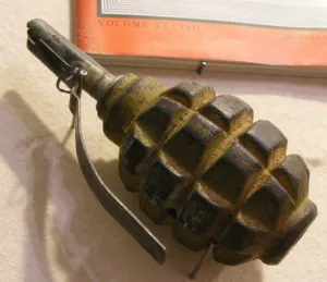 У Кременчуці біля багатоповерхового будинку знайшли корпус гранати РГД-5